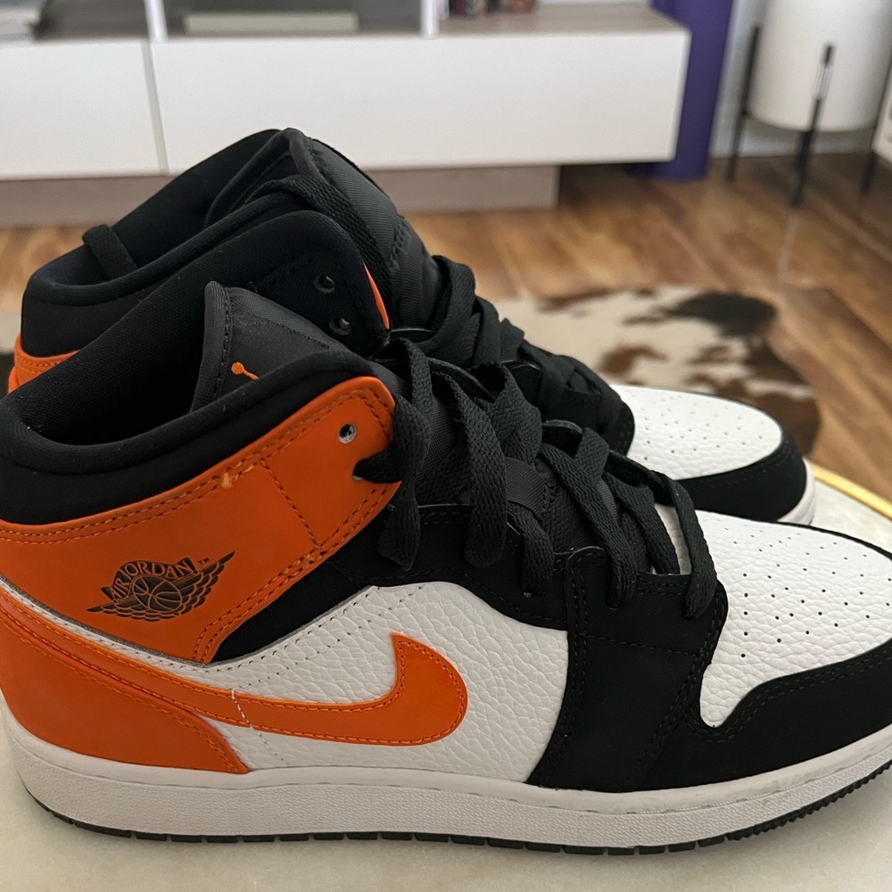 AIR JORDAN 1 MID “Shattered Backboard" WORN ONCE